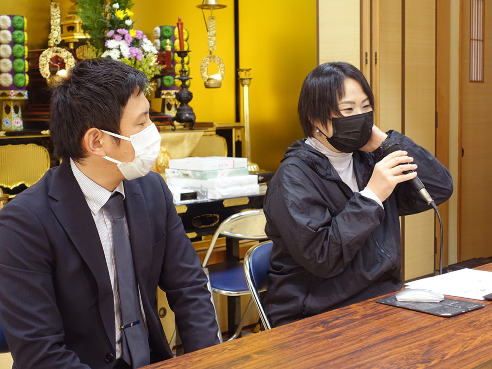 親の立場で登壇した藤井さん（右）と、きょうだいの視点を紹介した西野さん
