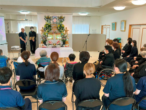 ホーム利用者、職員が参加する施設葬