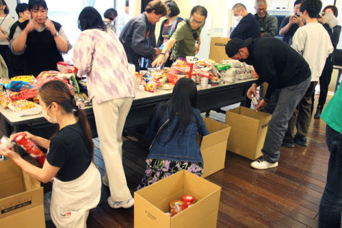 （画像２アイキャッチ兼用：おすそわけの箱詰め体験）