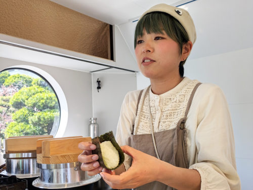 （画像１店頭アイキャッチ兼用：「乳がんになって、人生でやりたいことが見つかった」と話す安藤さん）