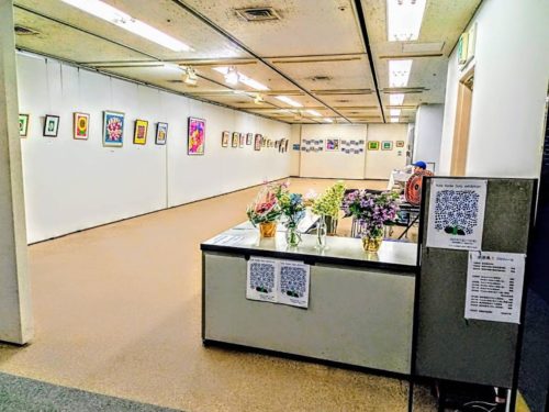 ６月の個展は大盛況だった＝埼玉県所沢市役所