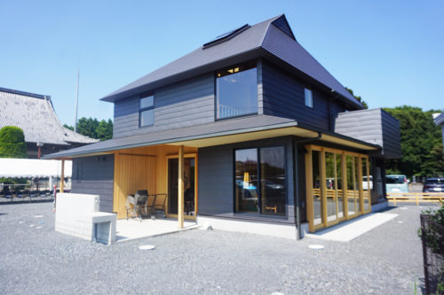 （画像：多目的施設として開設された「ただいまてらす」＝茨城県ひたちなか市の正安寺）