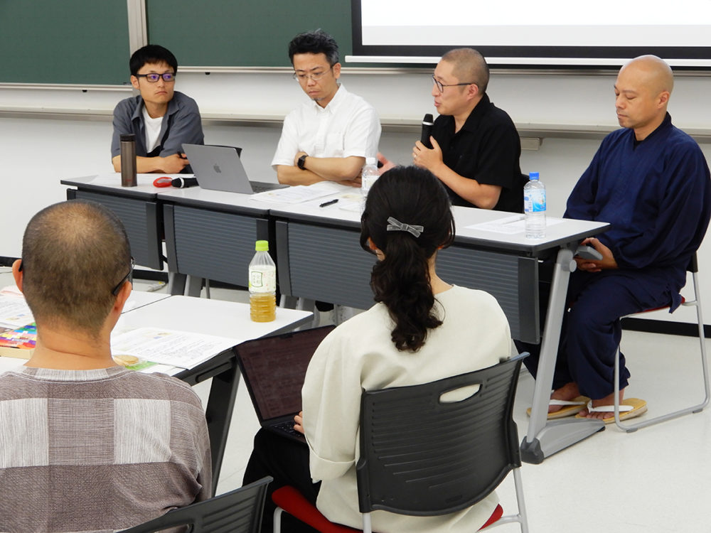 （画像２アイキャッチ兼用４人：パネル討論に参加した森本さん、野呂さん、小川さん、遠田さん（左奥から））