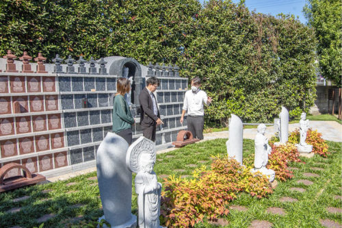 （画像：案内をするエータイのスタッフ）