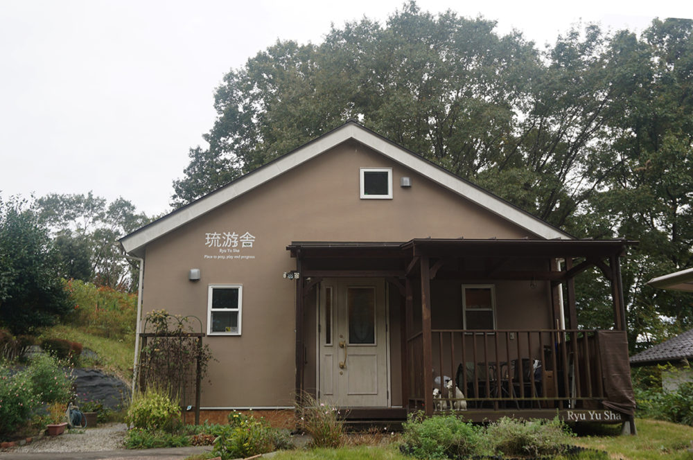 （画像アイキャッチ兼用：老若男女が集まる琉游舎＝栃木県矢板市）