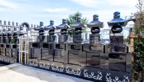 （画像アイキャッチ兼用：一般的な墓のように高級感のあるデザインの戸建てタイプの永代供養墓）