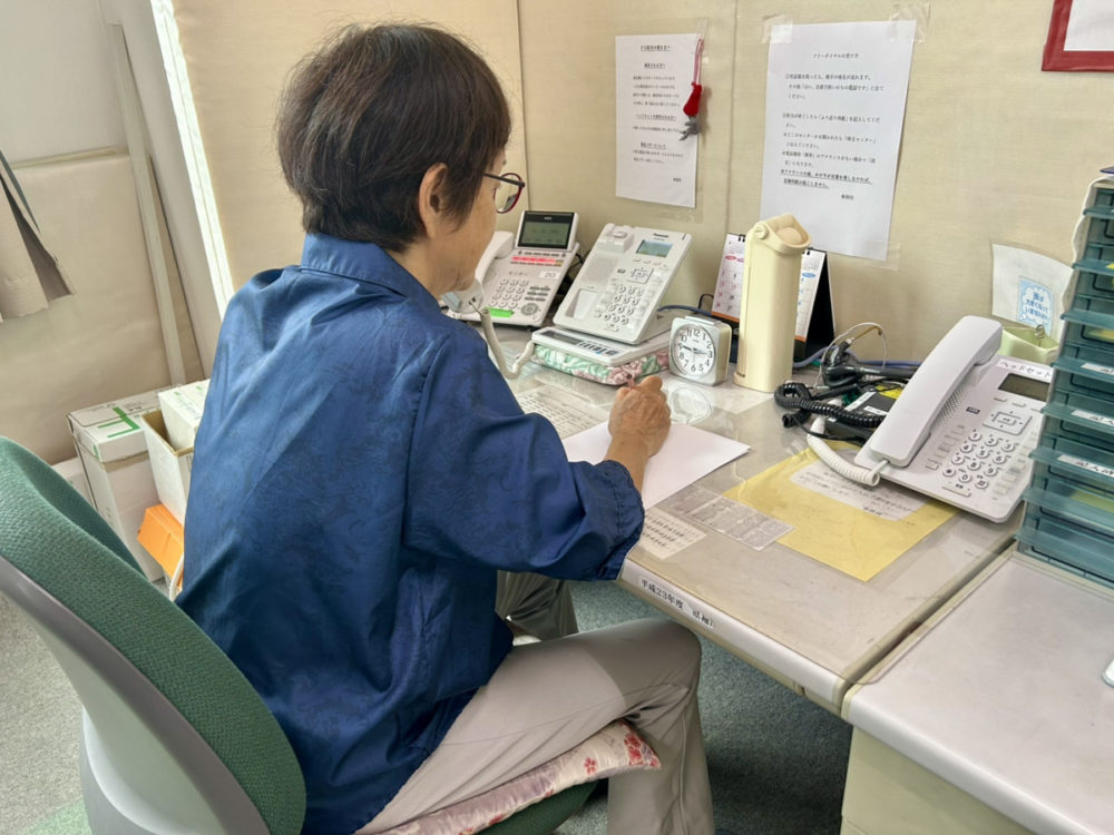 画像１アイキャッチ兼用：「埼玉いのちの電話」の相談員。月2、3回電話を担当する