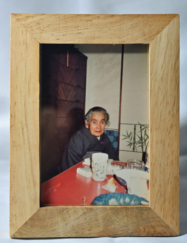 （画像：盛さんが小学１年のときに撮影した祖母、好千代さんの写真）