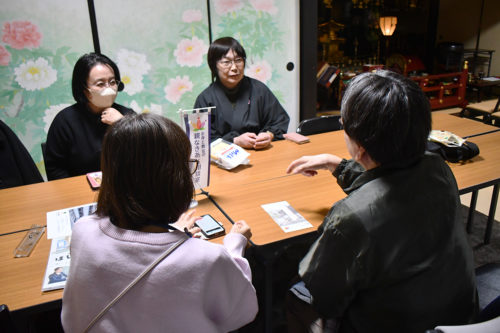（画像3：成道会と合わせて開かれた親あるあいだの語らいカフェ）
