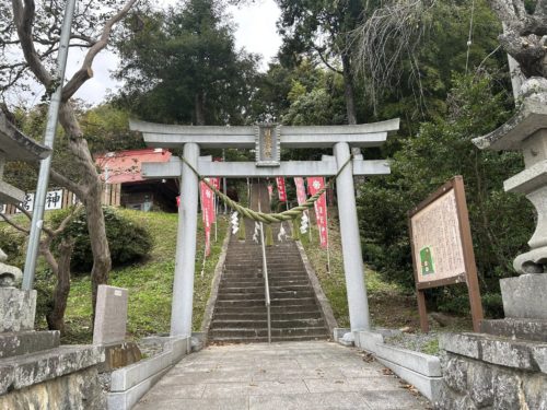 画像1)日鷲神社の鳥居