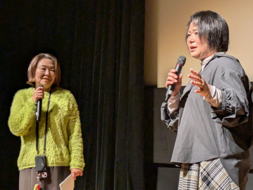 （画像：講演を終え、藤井奈緒代表理事と対談する宮内葉子代表理事（左））